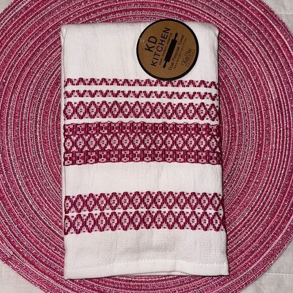 Set of Six Fuchsia Ombre Round Weave Placemats, Table Runner, Mitts, Towel - Picture 5 of 17